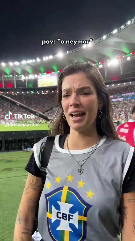 女球迷看見內馬爾驚喜不已