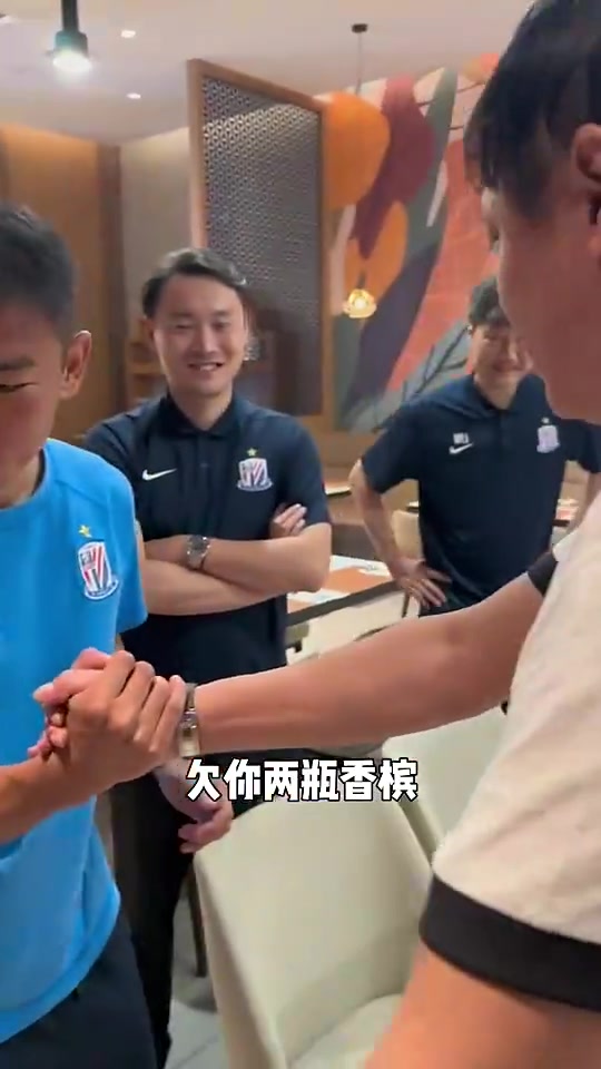 范志毅于漢超你37歲還是闖的年紀給你送兩瓶香檳來