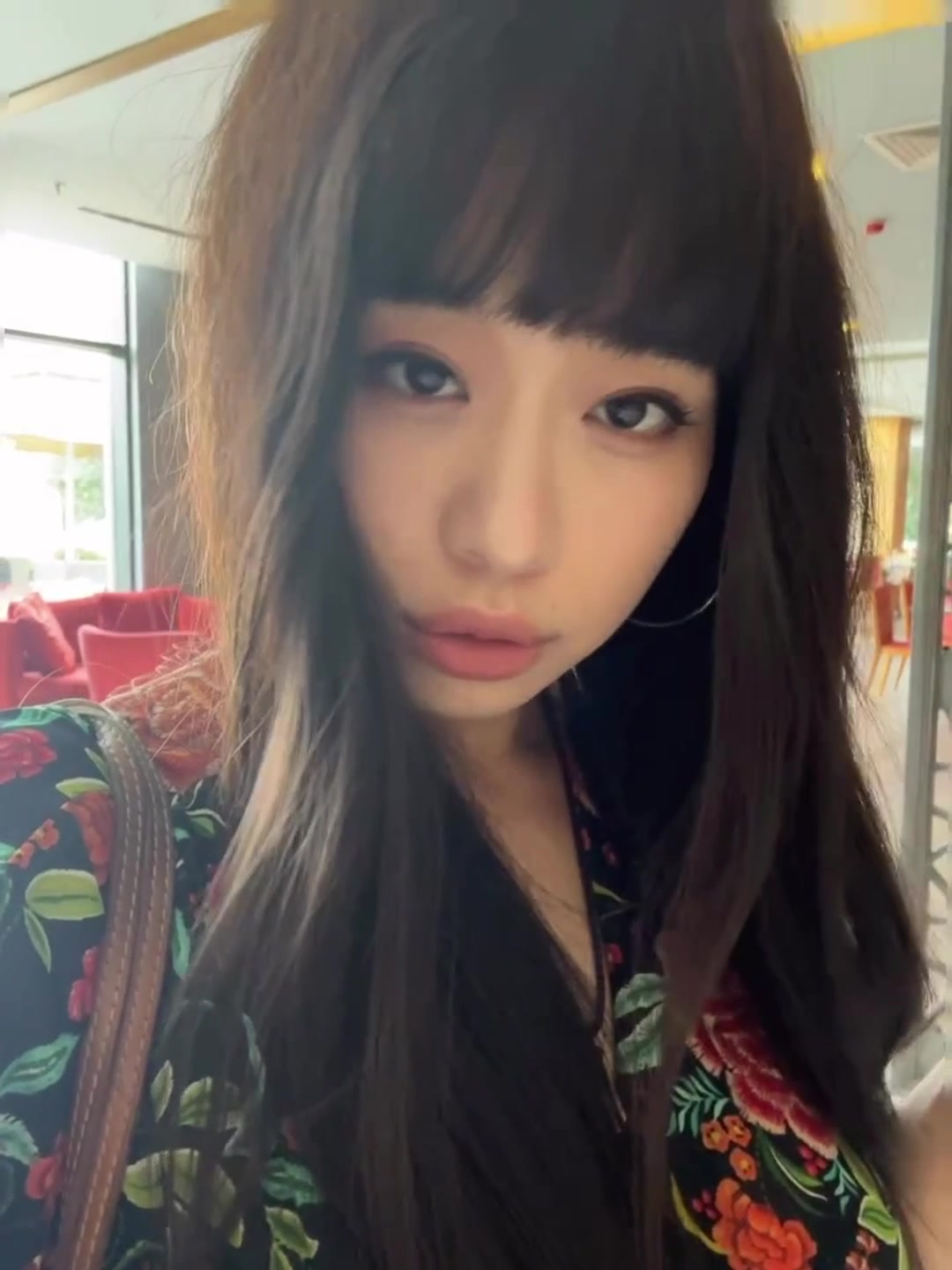 大老師性感自拍這樣看還真有點像海淀蔡依林