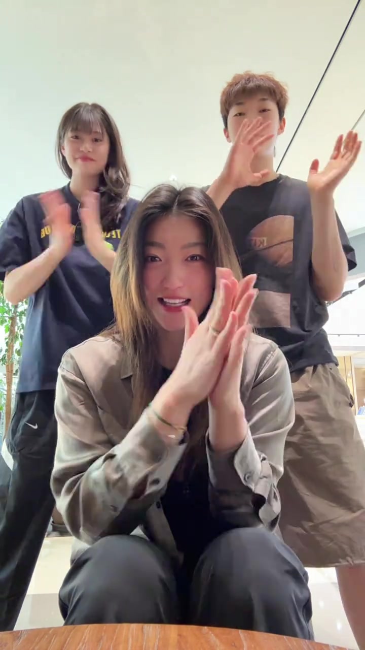 好久不見李夢的shtuupanddance手勢舞