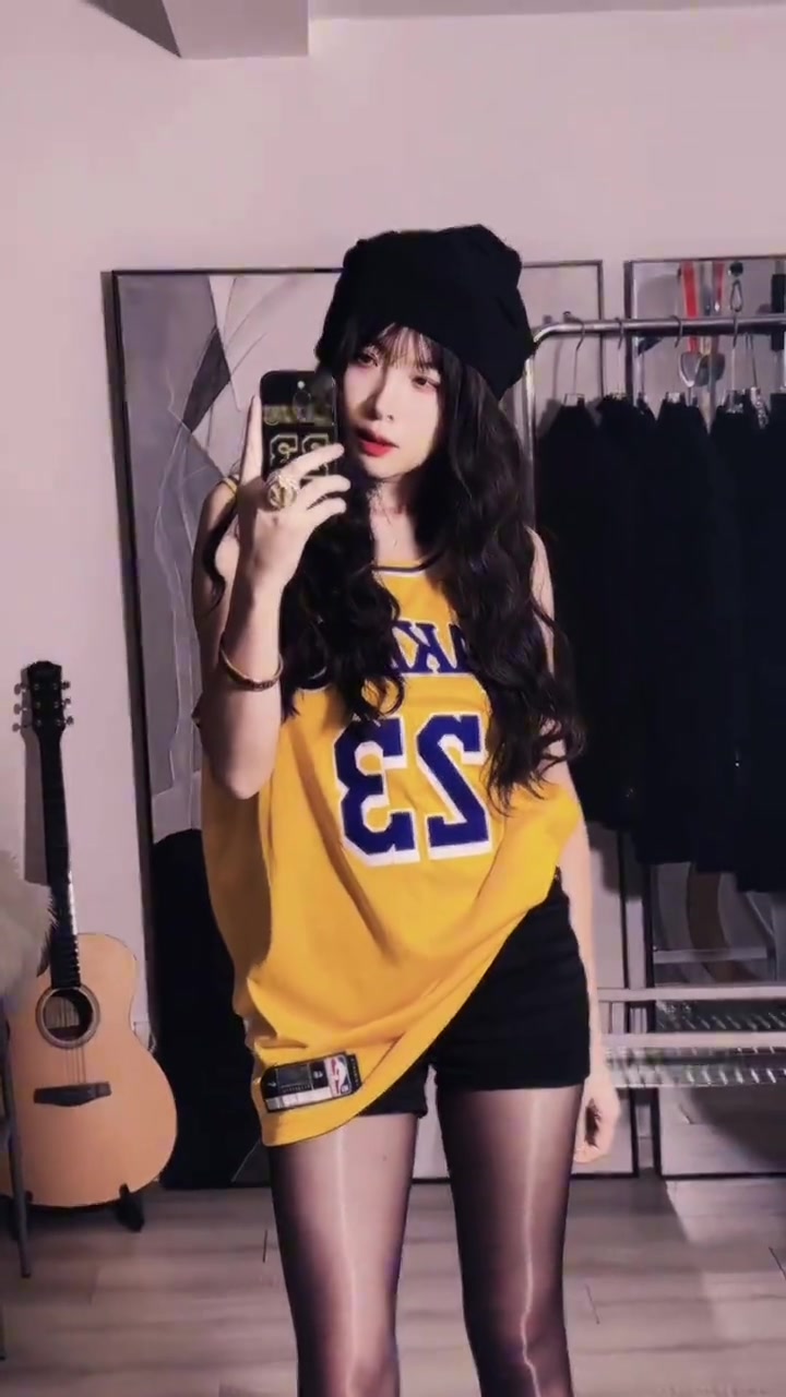 詹密里邊從來不缺美女