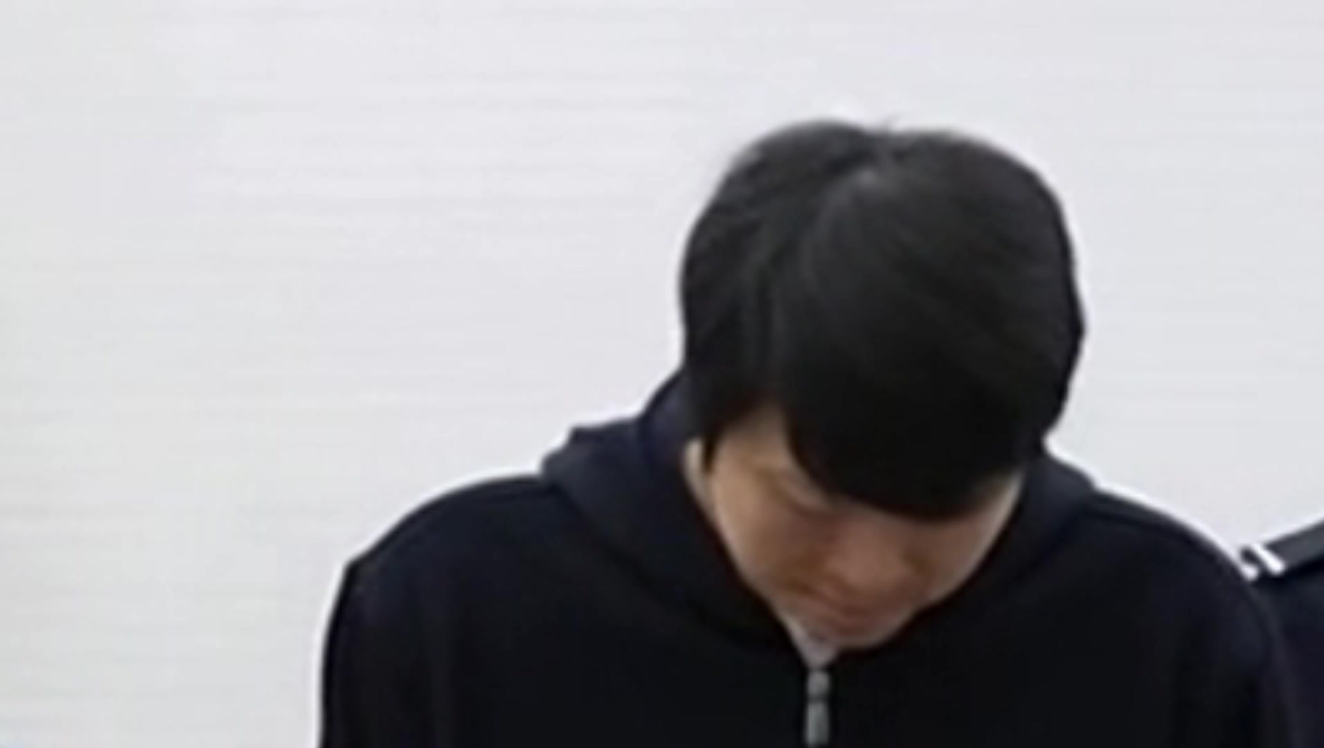 懺悔AI李鐵現(xiàn)場哭了起來滿臉憂愁不知如何面對父老鄉(xiāng)親