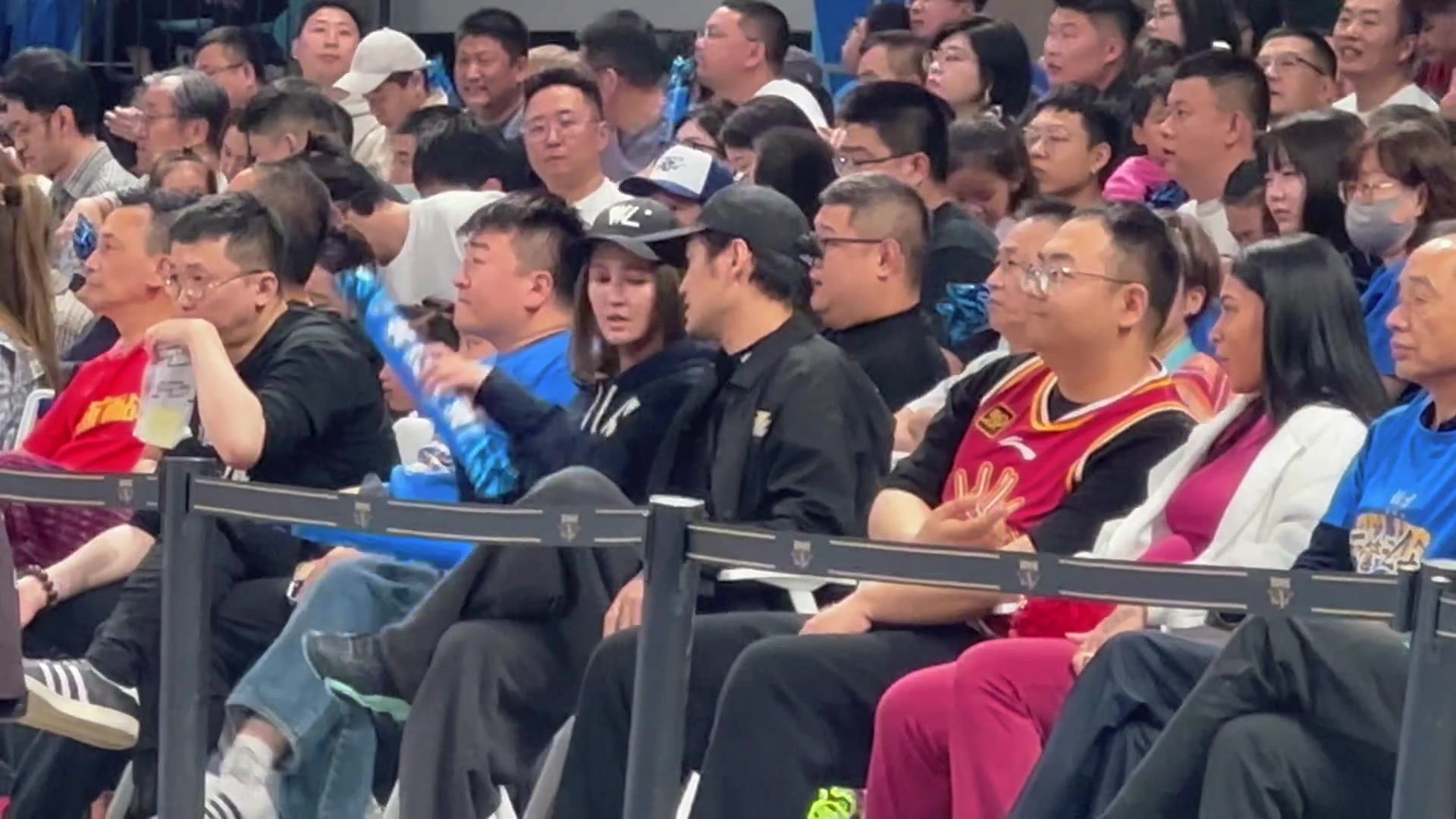 大明星來了袁弘和張歆藝夫妻來觀戰京晉半決賽