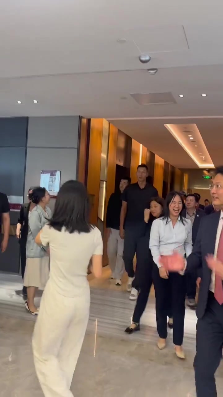 新鮮的易建聯(lián)來啦太帥了吧...