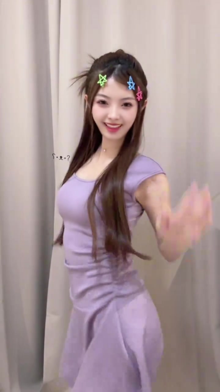 女主播泱泱跳舞自拍平時沒怎么注意原來身材不錯呀