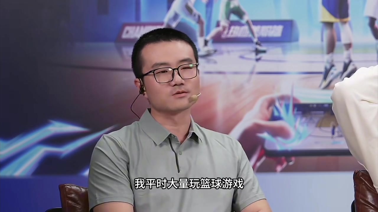 郭艾倫調(diào)侃靜雨上次晃倒你那個(gè)鏡頭比博爾特百米沖刺還標(biāo)準(zhǔn)