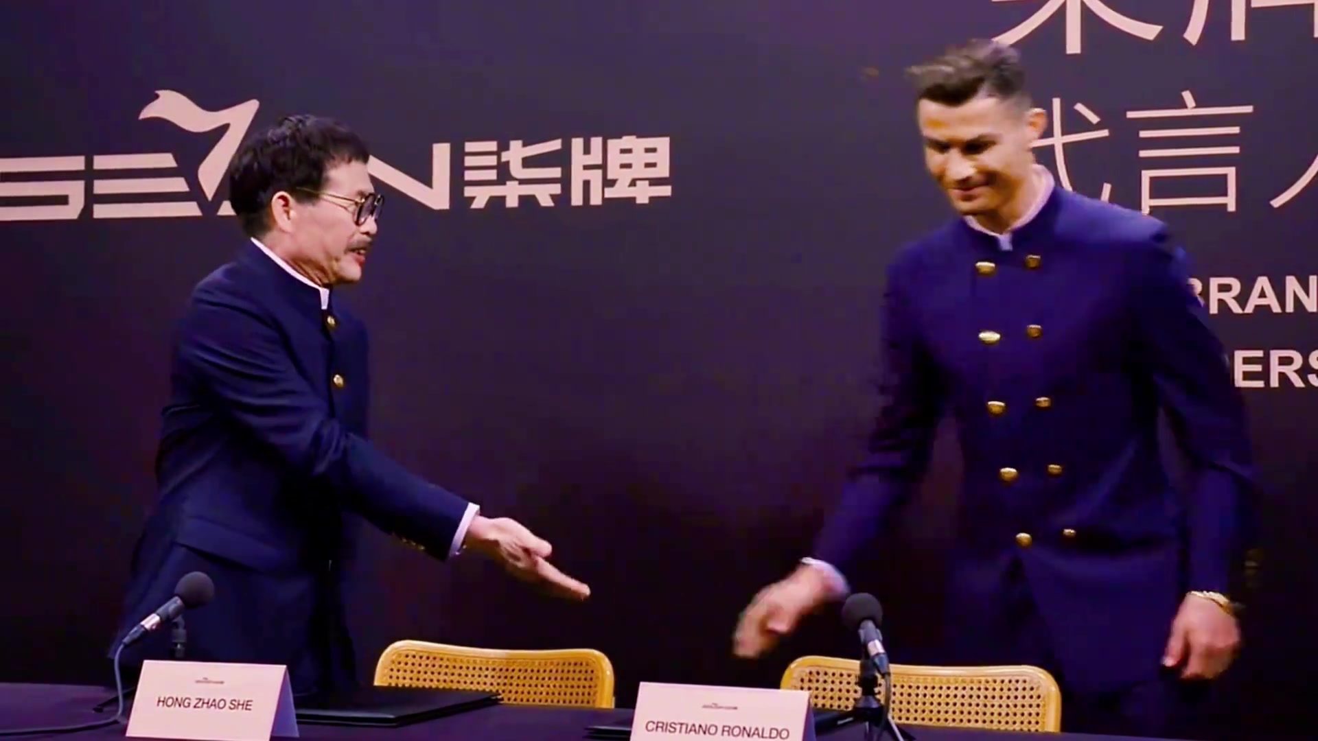C羅這穿的是中山裝這種新中式衣服是真好看啊