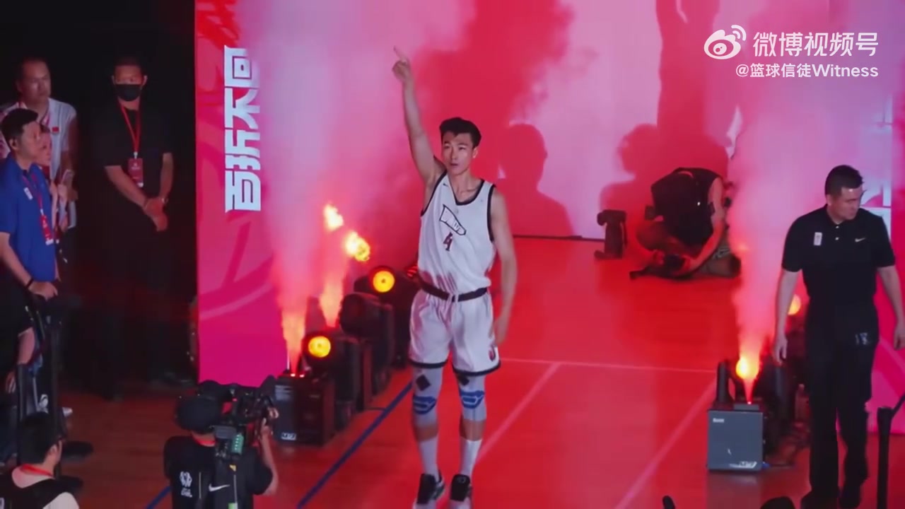未來男籃希望中國小將淡厚然在NCAA對位準狀元弗拉格