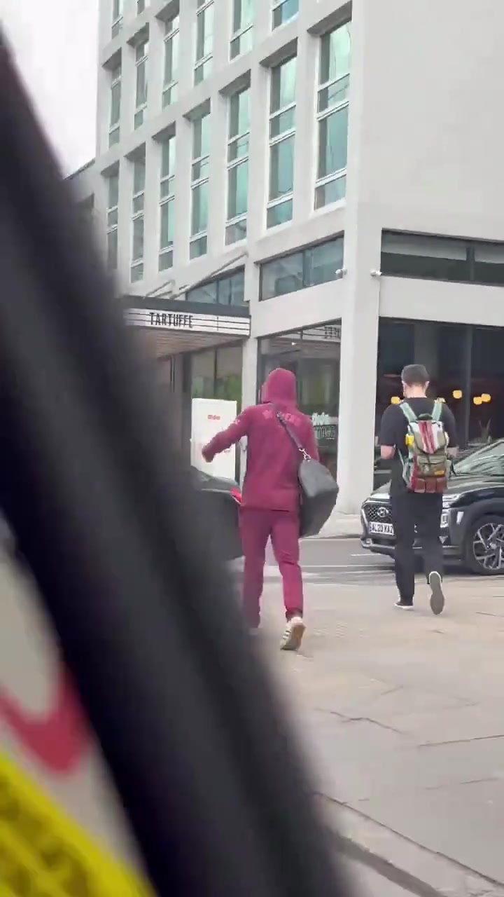 滴滴還是花小豬B席自費打出租車參加德布勞內告別戰