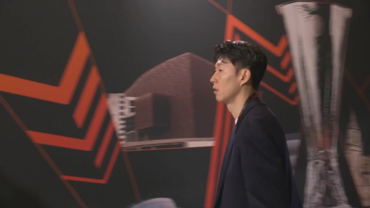 歐聯(lián)決賽無緣首發(fā)孫興慜西裝革履帥氣抵達球場