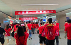 頭球與握手，場內場外不同風采！