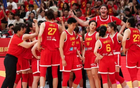 張子宇高效雙殺，助中國女籃勝日本，需解兩大難題。