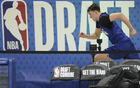 跟腱撕裂，新秀摩爾重傷，經紀人斥NBA制度過度消耗新秀。