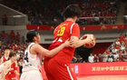 日本球員田中14號，偷掐張子宇頭發！宮魯鳴憤怒。