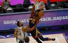 他，24歲天才，NBA十年最失敗。無球可打。
